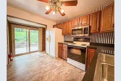 102 Lyn Dale Dr, Center Township, PA 16001 - Photo 11