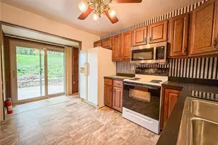 102 Lyn Dale Dr, Center Township, PA 16001 - Photo 11