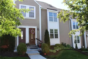 2663 Hunters Point Dr, Pittsburgh, PA 15090 - Photo 1