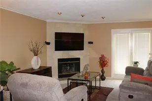 2663 Hunters Point Dr, Pittsburgh, PA 15090 - Photo 7