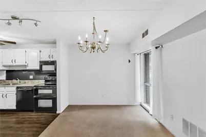 2401 Charlemagne Cir, Ross Twp, PA 15237 - Photo 5