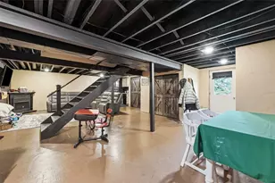 576 Carroll Dr, Irwin, PA 15642 - Photo 25