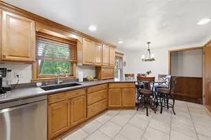 576 Carroll Dr, Irwin, PA 15642 - Photo 9