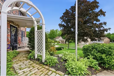 576 Carroll Dr, Irwin, PA 15642 - Photo 35