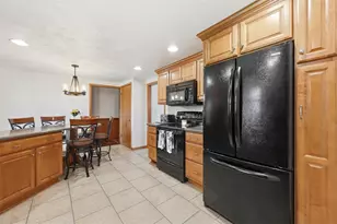 576 Carroll Dr, Irwin, PA 15642 - Photo 7