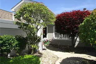 10 Golfwood Dr, Hermitage, PA 16148 - Photo 1