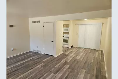 909 Chapel Rd #8, Center Township, PA 15061 - Photo 3