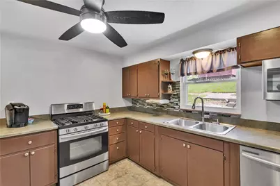 1117 Broughton Rd, South Park, PA 15236 - Photo 9