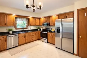 200 Bonita Dr, Hempfield Township, PA 15601 - Photo 5