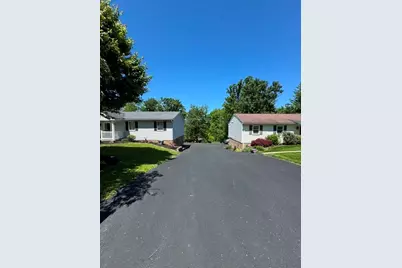 200 Bonita Dr, Hempfield Township, PA 15601 - Photo 3