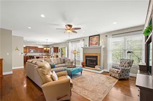 320 Hedgerow Dr, Peters Township, PA 15367 - Photo 9