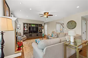 320 Hedgerow Dr, Peters Township, PA 15367 - Photo 11