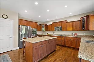 320 Hedgerow Dr, Peters Township, PA 15367 - Photo 15