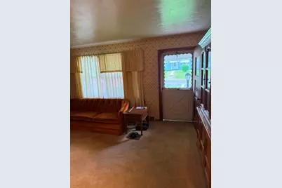 410 Indiana Ave, Farrell, PA 16121 - Photo 5