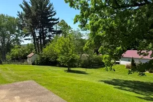 410 Indiana Ave, Farrell, PA 16121 - Photo 3