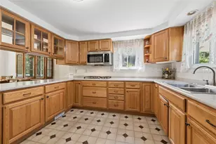 341 E Agnew Ave, Pittsburgh, PA 15210 - Photo 5