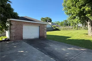 902 Central Dr, New Eagle, PA 15067 - Photo 33