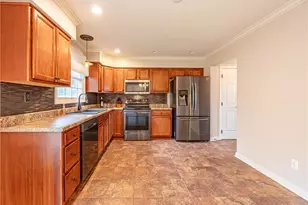 101 Castle View Dr, Kennedy Township, PA 15136 - Photo 9