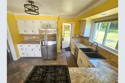 19 Woodrow St, Twp of But NE, PA 16045 - Photo 9