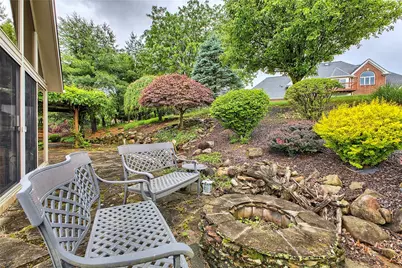 33 Hawthorne Ln, Irwin, PA 15642 - Photo 11