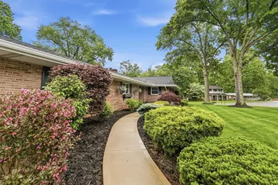 105 Appletree Dr, Brighton Township, PA 15009 - Photo 3