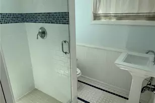 633 Crystal Dr, Pittsburgh, PA 15228 - Photo 23