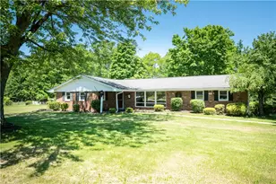 126 Lapeer Dr, South Beaver Township, PA 15010 - Photo 1