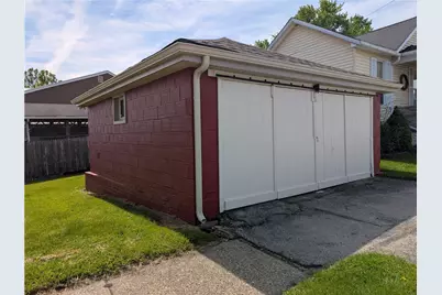 105 Depot St, Youngwood, PA 15697 - Photo 9