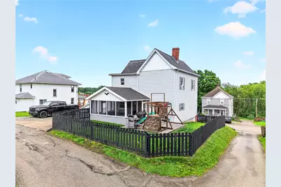 118 Center Ave, Mt Pleasant Boro, PA 15666 - Photo 5