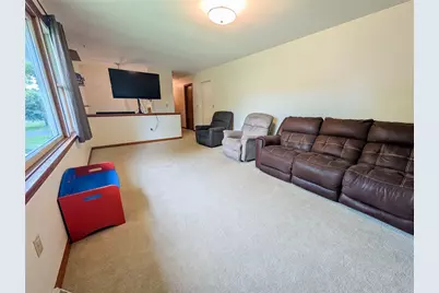 213 Cherokee Dr, Center Township, PA 16001 - Photo 11