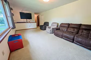 213 Cherokee Dr, Center Township, PA 16001 - Photo 11