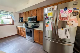 213 Cherokee Dr, Center Township, PA 16001 - Photo 17