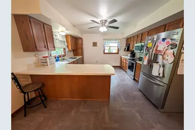 213 Cherokee Dr, Center Township, PA 16001 - Photo 19