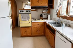 908 Hazen St, New Castle, PA 16105 - Photo 5