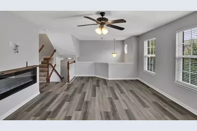 284 Broadstone Dr, Adams Township, PA 16046 - Photo 9