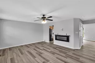 284 Broadstone Dr, Adams Township, PA 16046 - Photo 7