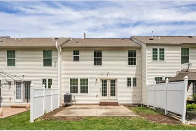 284 Broadstone Dr, Adams Township, PA 16046 - Photo 3
