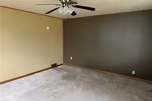 1111 Pollock Ave, New Castle, PA 16101 - Photo 5