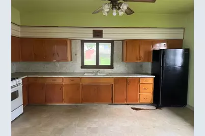 1111 Pollock Ave, New Castle, PA 16101 - Photo 9
