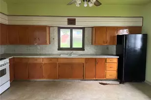 1111 Pollock Ave, New Castle, PA 16101 - Photo 9