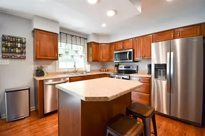 957 Montclair Dr, Moon/Crescent Twp, PA 15108 - Photo 5