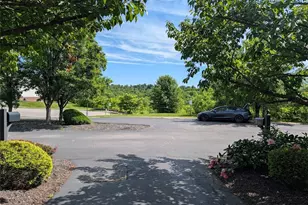957 Montclair Dr, Moon/Crescent Twp, PA 15108 - Photo 23