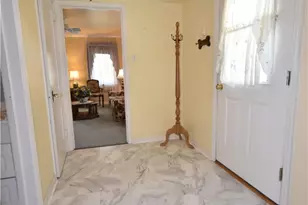 6914 Monroe Ave, West Mifflin, PA 15122 - Photo 11
