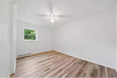 924 Darlington Ave, Jeannette, PA 15644 - Photo 17