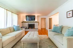 468 Cherokee Dr, Center Township, PA 16001 - Photo 7