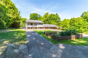468 Cherokee Dr, Center Township, PA 16001 - Photo 39
