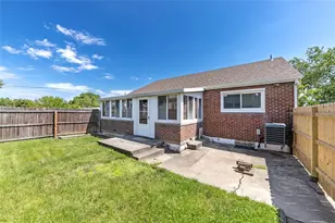 306 1/2 Oakland Ave, Charleroi Boro, PA 15022 - Photo 1