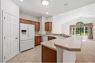 246 Stonegate Blvd, Hermitage, PA 16148 - Photo 7