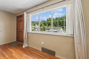 4879 Hialeah Dr, Pittsburgh, PA 15239 - Photo 5