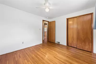 4879 Hialeah Dr, Pittsburgh, PA 15239 - Photo 17